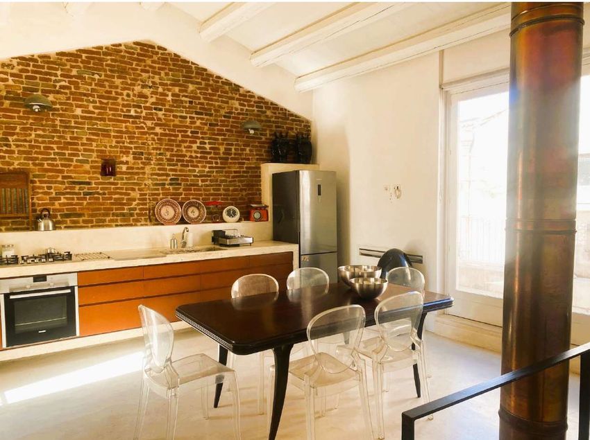 Kitchen with red-brick wall